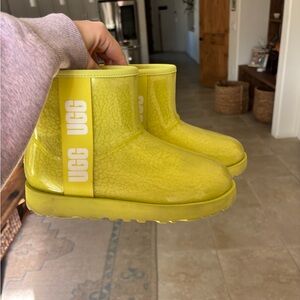 UGG classic clear mini boot rainboots